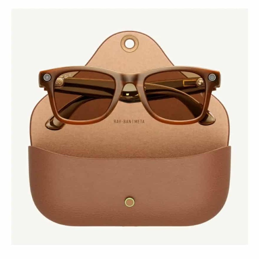 Rayban Meta smart glasses can take pics and videos.. comes with case and charger